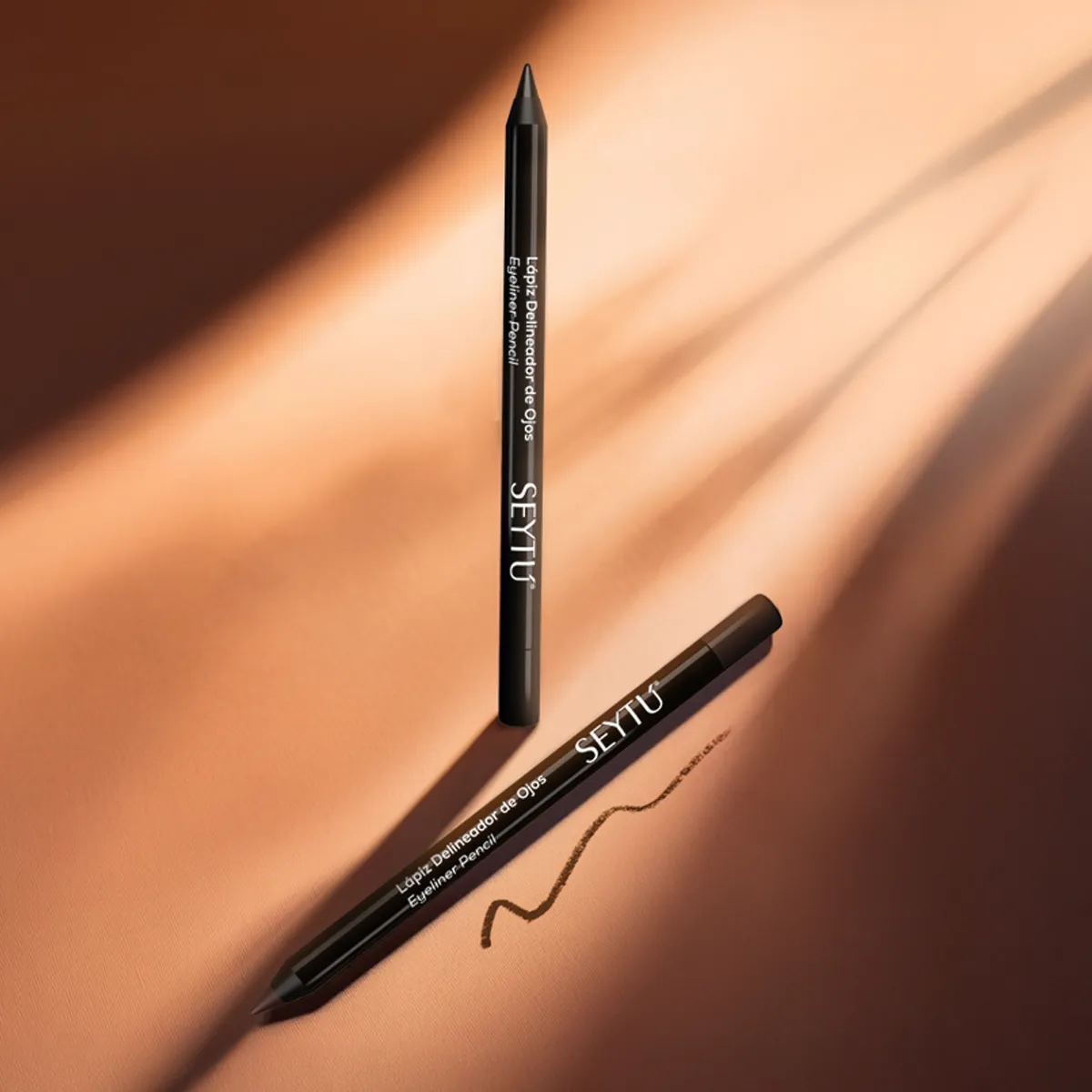 Lápiz delineador de ojos marrón 1